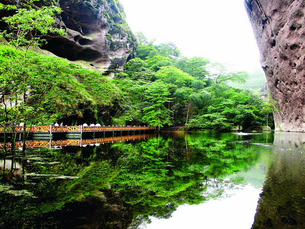 長沙到泰寧古城、丹霞寨下大峽谷、李家?guī)r汽車3日游旅游團