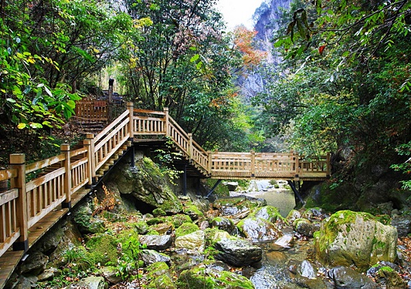 <a href=http://www.917925.com/vjingdian_539.html>神農架天生橋</a>