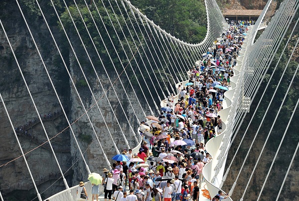 長沙到張家界大峽谷玻璃橋、慈利萬福溫泉兩日游超值旅游團